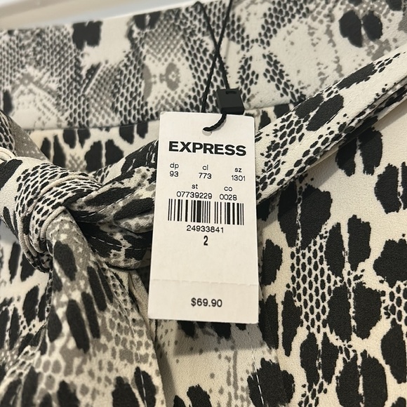 Express Black And White Animal Print Mini Skort, Size 2 - Picture 5 of 10